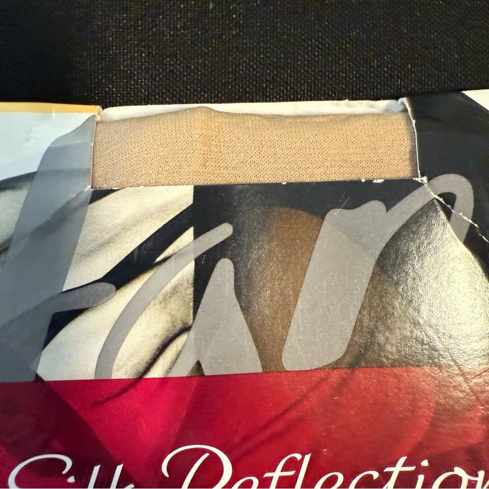 Hanes Silk Reflections Pantyhose Nude Cool Comfort Control Top Reinforced Toe AB